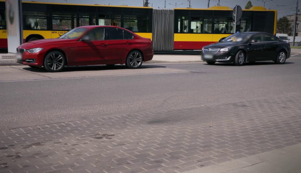 BMW wymusza pierwszeństwo na nieoznakowanym radiowozie!